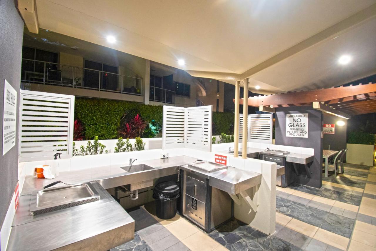 Trilogy Surfers Paradise Exterior photo